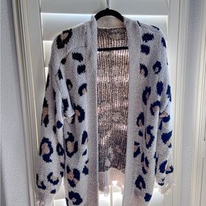 **Cream Distressed Leopard Print Cardigan - New In, Size Large** 🐆✨